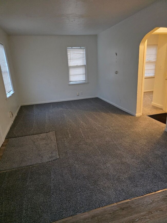 Building Photo - One Bedroom Ranch Style Home!