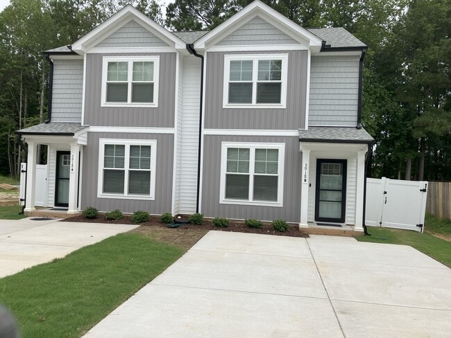 Building Photo - 3918 Gloucester Dr
