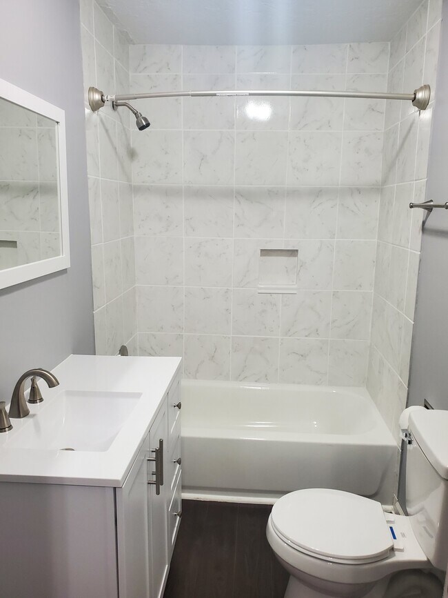 Baño principal - 150 Davis Ln
