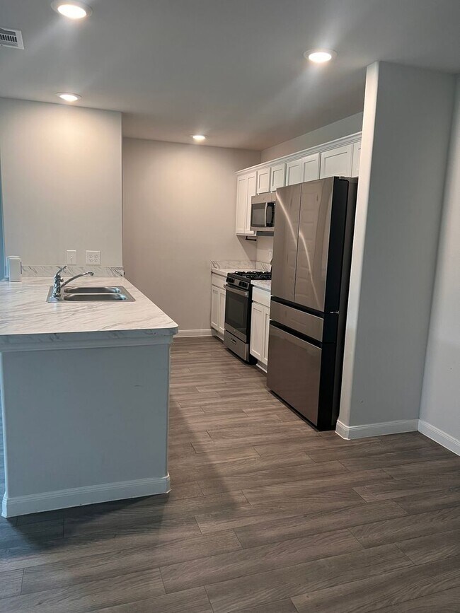 Foto del edificio - 5 Bedroom Single Family Home in Cleveland