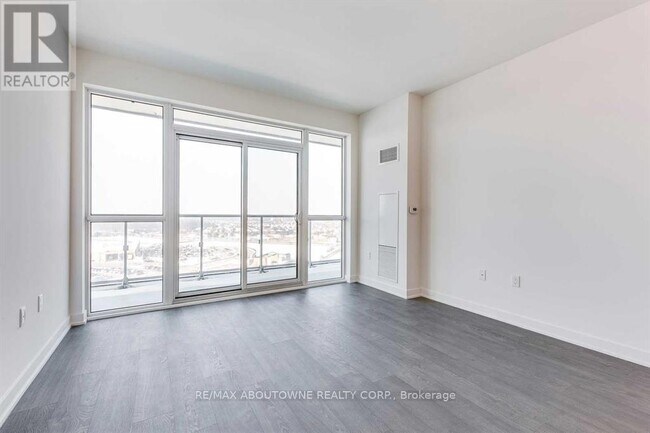 Building Photo - 4699-4699 Glen Erin Dr