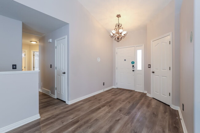 Building Photo - 7421 Sycamore Glen Cir