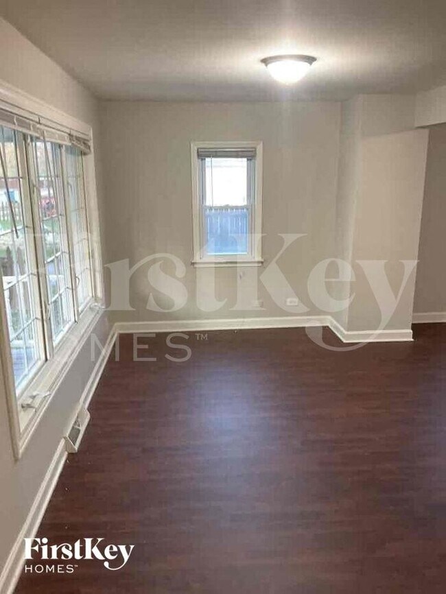 Foto del edificio - 14503 Waverly Ave