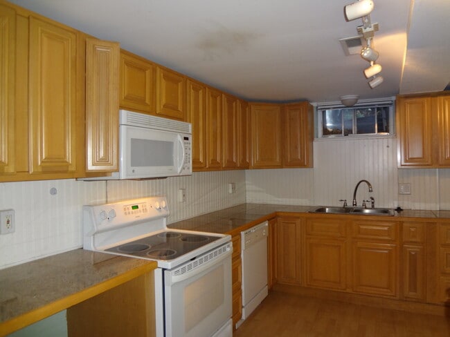 Photo - Garden Level 2 Bedroom Apartment right near D.U.