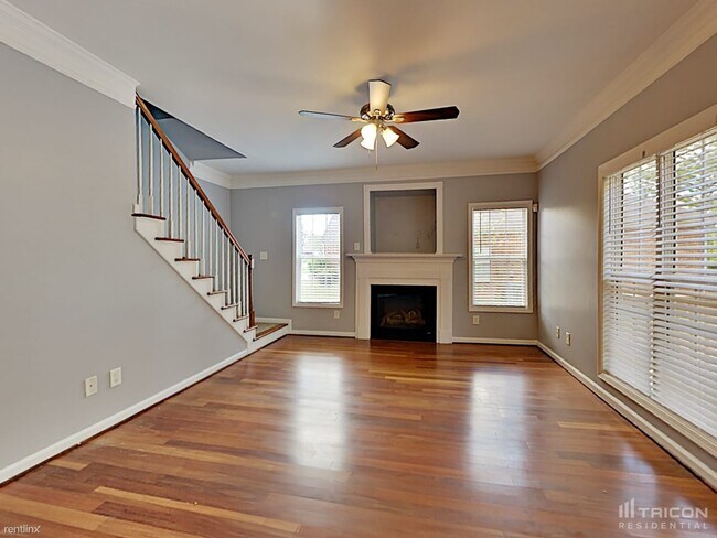 Building Photo - 1228 Saxony Dr SE