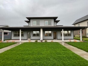 Building Photo - 226-240 N Cottonwood Rd