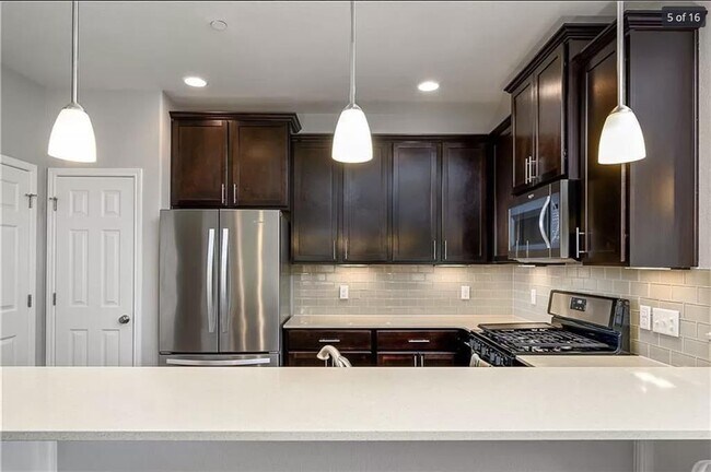 Foto del edificio - 2304 S Lakeline Blvd