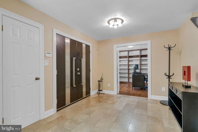 Foto del edificio - 8033 Cypress Grove Ln
