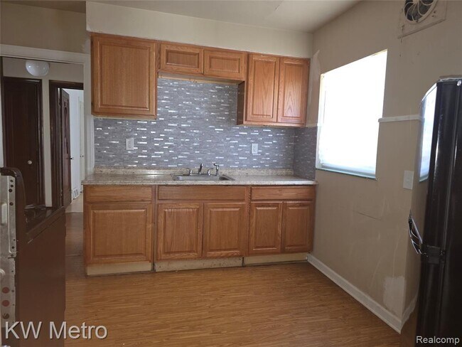 Foto del edificio - 8595 Cloverlawn Ave