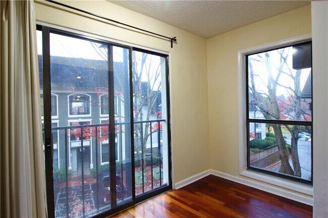 Building Photo - 2657 Lenox Rd NE