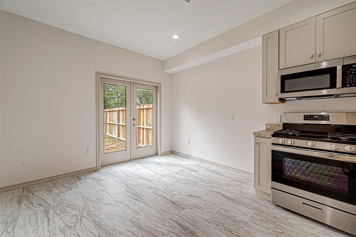 Foto principal - 5530 Hirondel St