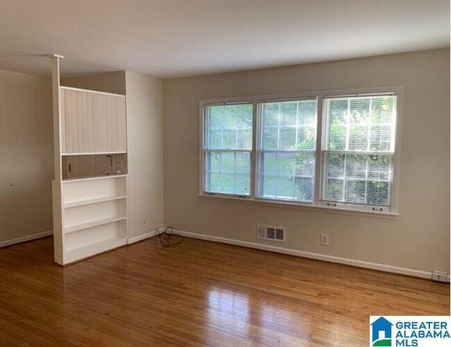 Foto del edificio - 3959 Montclair Rd