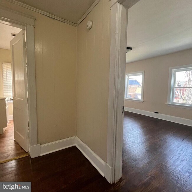 Building Photo - 609 Smithfield Ave