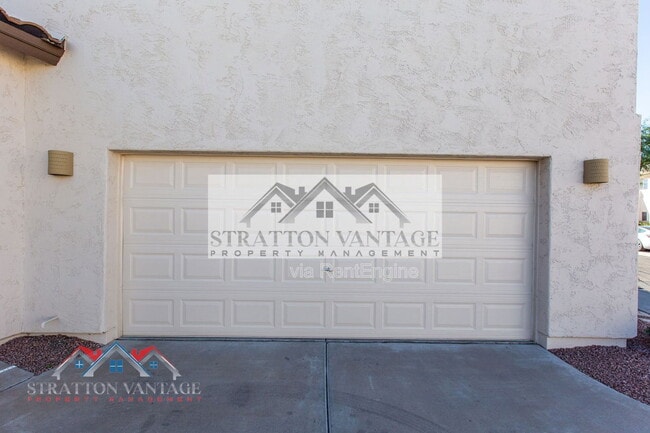 Building Photo - 544 N Alma School Rd