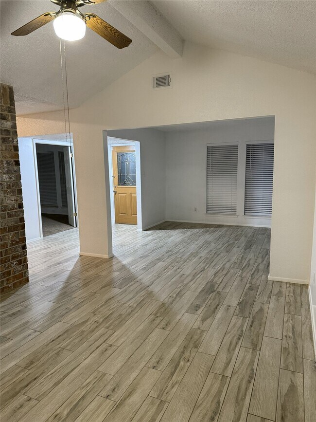 Foto del edificio - 3323 Big Horn Ct