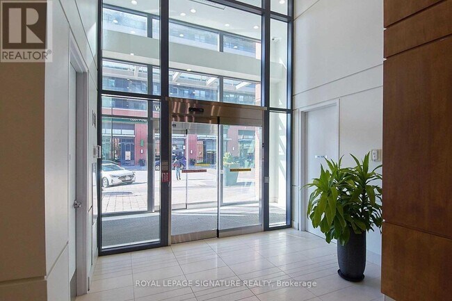 Building Photo - 2200-2200 Lake Shore Blvd W