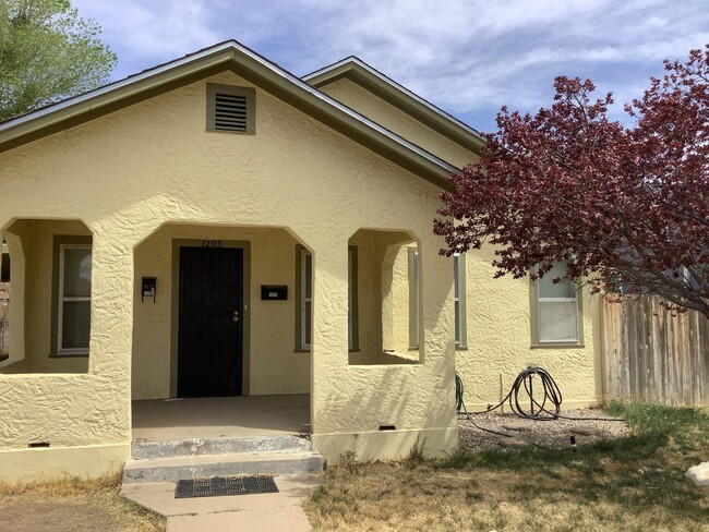 Foto del edificio - 3 br, 1 bath House - 1205 N Lea