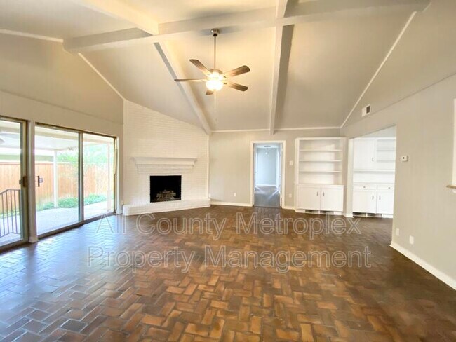 Foto del edificio - 7517 Meadow Oaks Dr