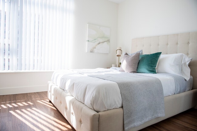 Building Photo - Bayshore Outlook