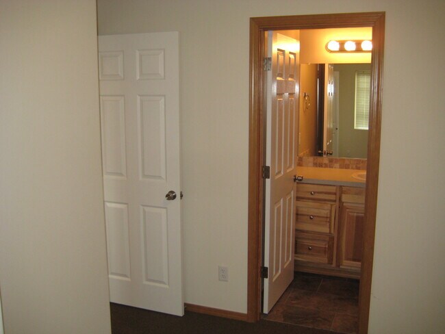 Foto del edificio - 953 NW Circle Blvd