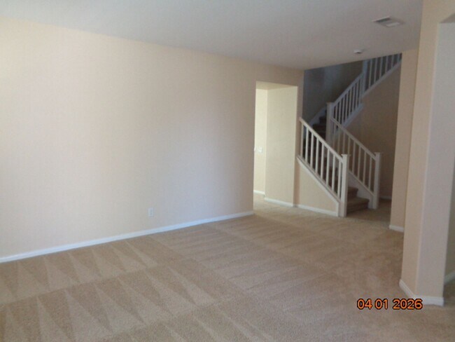 Foto del edificio - Spacious Quartz Hill 2 Story Home Offering 3663 sq. ft. and was Built in 2004