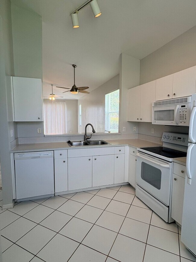 Building Photo - 3/2.5 Townhome in Fort Myers for Rent