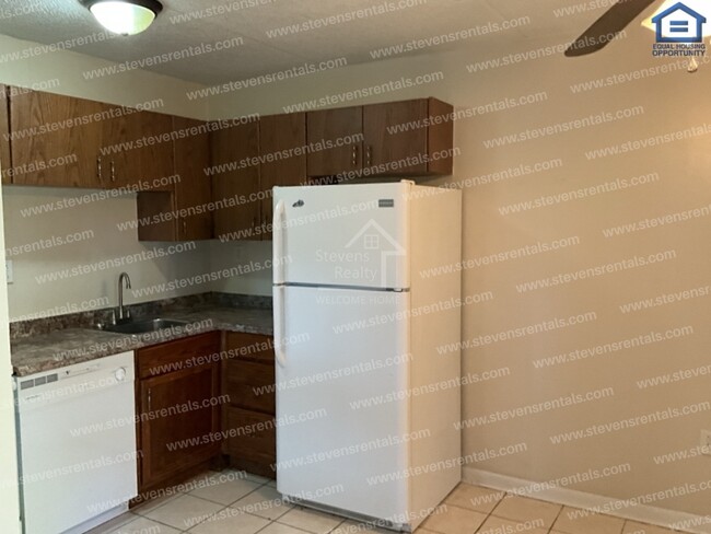 Building Photo - Rent with a Smile