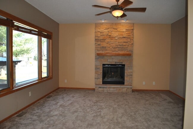 Building Photo - 964 Fraser Ln