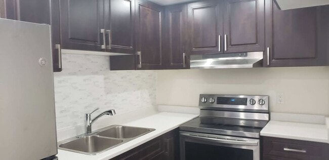 Building Photo - 20 Juniper Cres