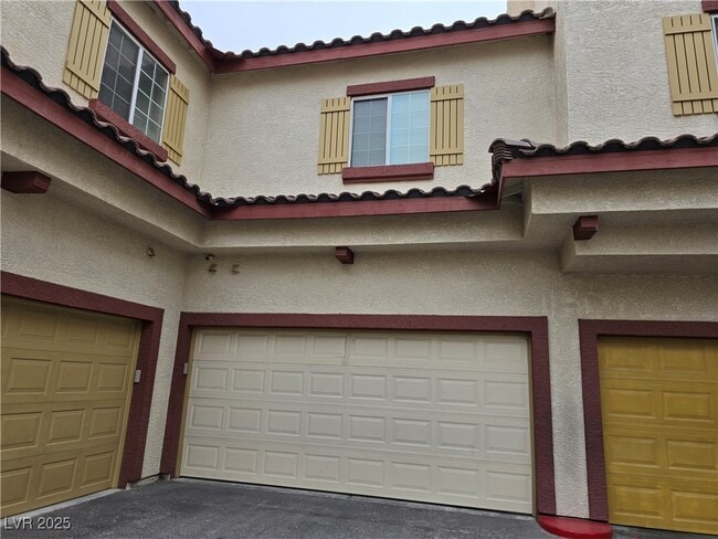 Building Photo - 5950 Barbosa Dr