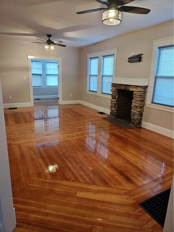 Foto del edificio - 1388 Central St