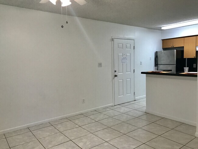 Foto del edificio - 620 S Park Rd
