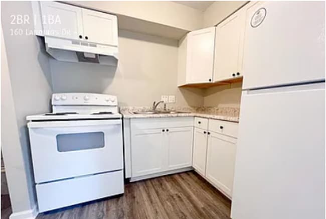 Building Photo - 160 Landings Dr