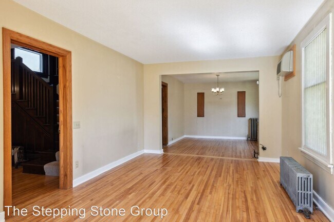 Building Photo - 4 br, 2.5 bath House - 2112 Laurel Avenue