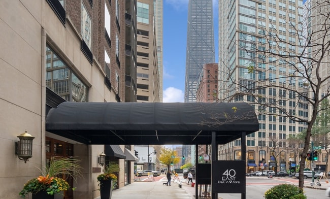 Foto del edificio - 40 E Delaware Pl