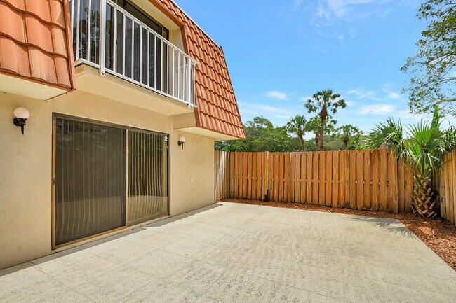 Foto del edificio - 851 Blue Ridge Cir