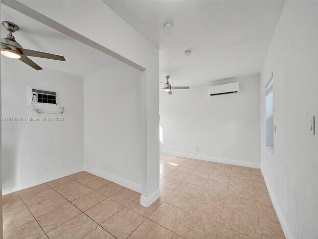Building Photo - 550 NE 68th St
