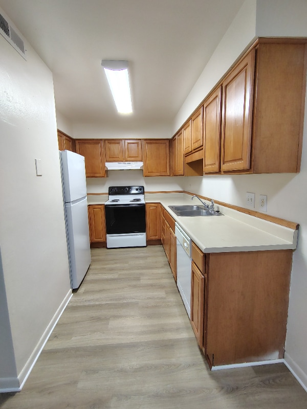 Building Photo - 600 Reusens Rd