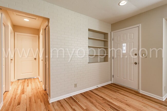 Building Photo - Pristine 4 Bedroom / 2 Bathroom Home | Wes...