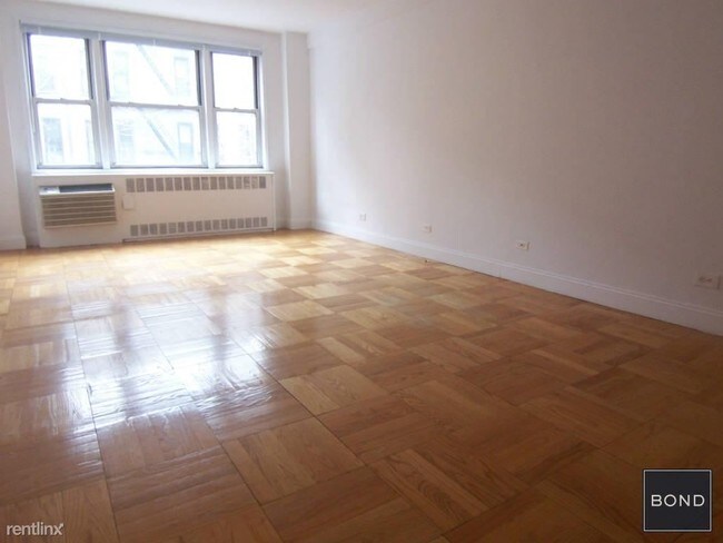 Building Photo - 30 E 86th St