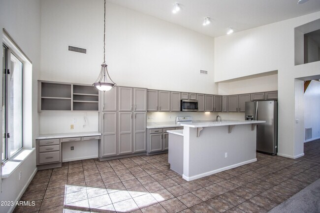 Building Photo - 4627 E Dale Ln