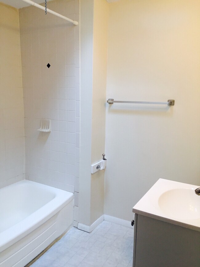 Bathroom - 445 W Jefferson St