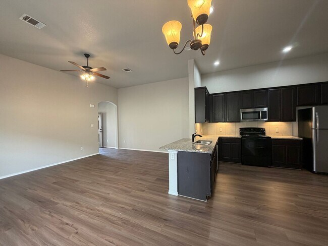 Building Photo - LUXURY 3/2 Duplex in Seguin- BRAND NEW FLOORING!!!