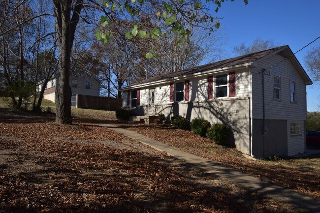 Foto del edificio - 4 Bedroom Home For Rent Over The River!