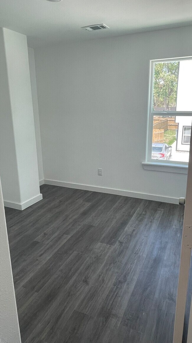 Foto del edificio - 9746 Garcroft St