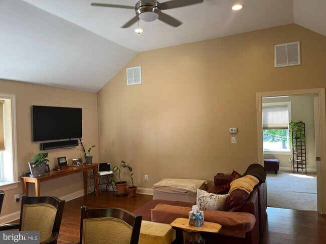 Building Photo - 2335 Huntingdon Pike