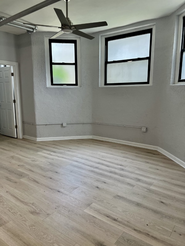 Building Photo - 1348 W Hood Ave