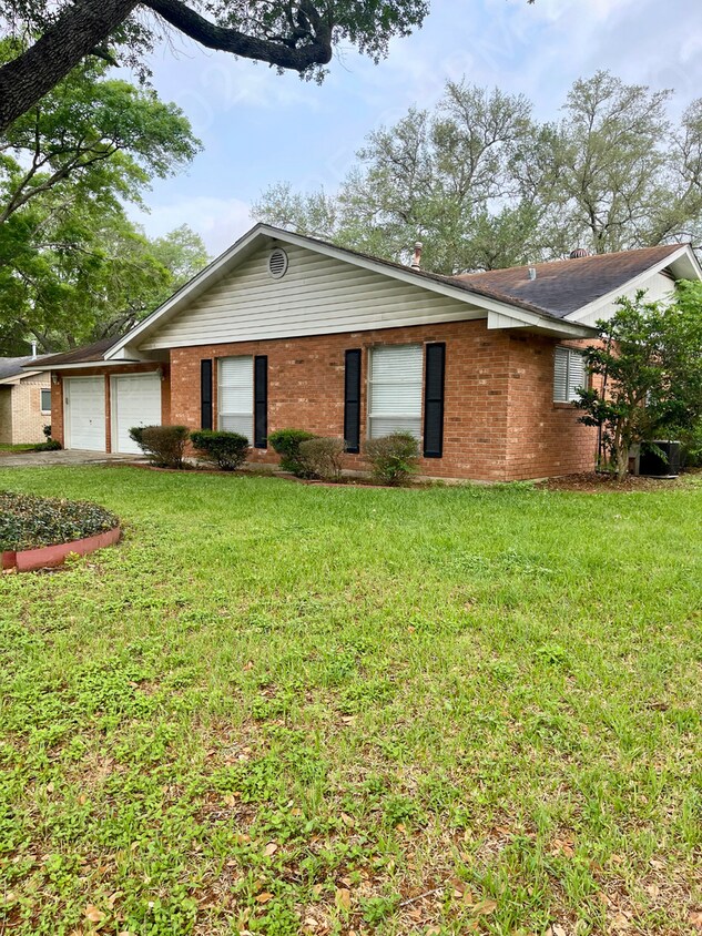 Foto principal - 1616 Redwood St