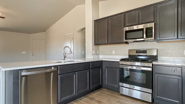 Kitchen - 1689 S Mystery Canyon Dr