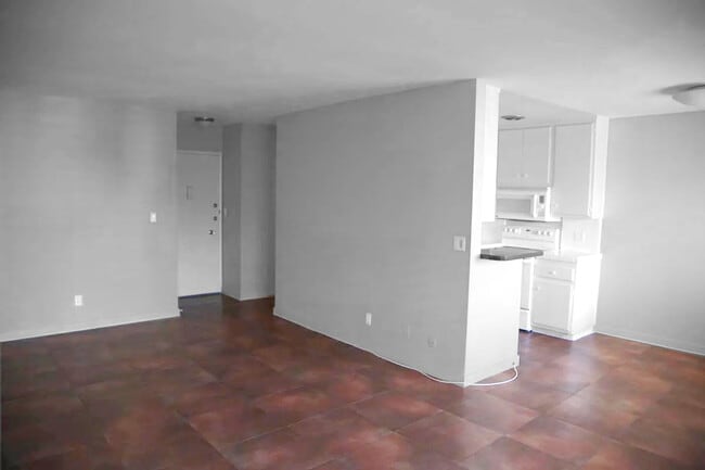 Living Room - 1233 N Flores St